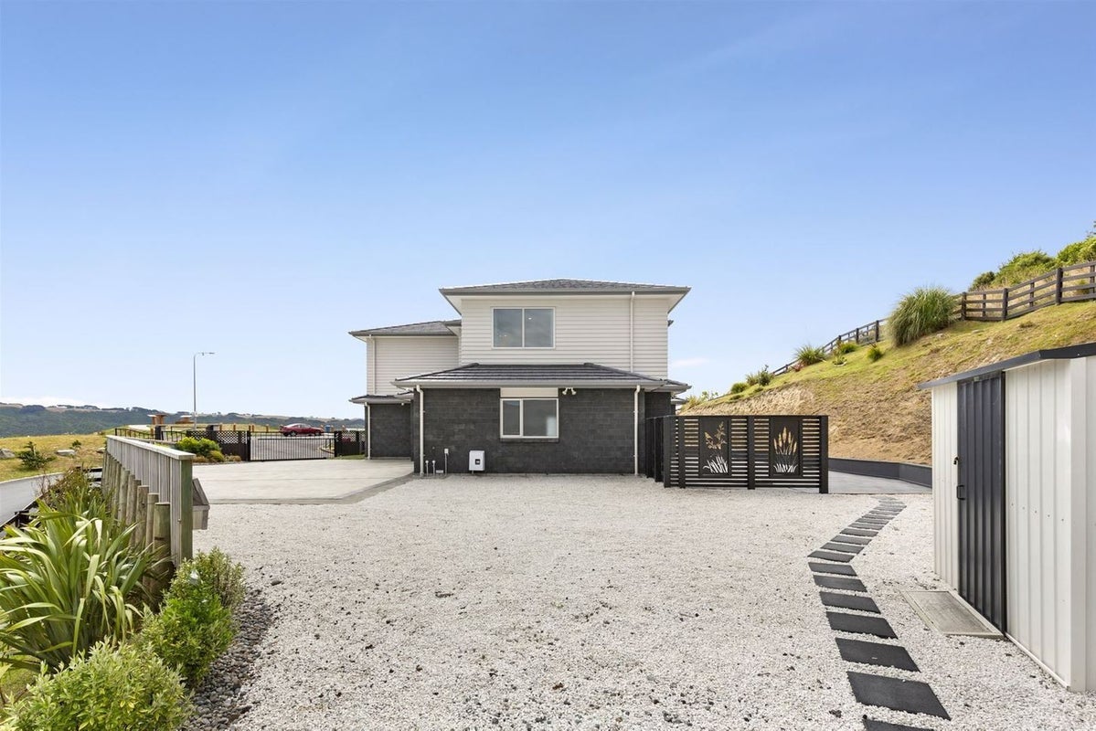 7 Baxters Rise, Aotea, Porirua - Carousel 2