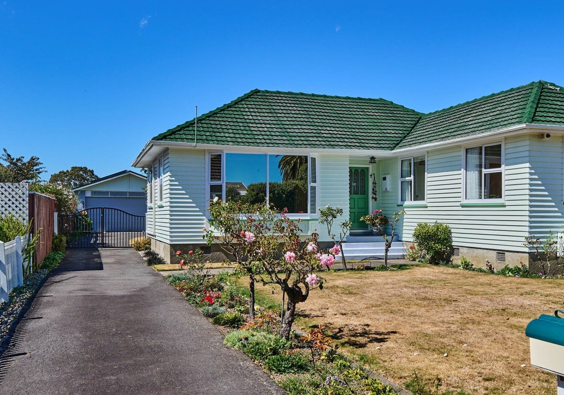 2A Argyle Grove, Trentham, Upper Hutt - Carousel 1
