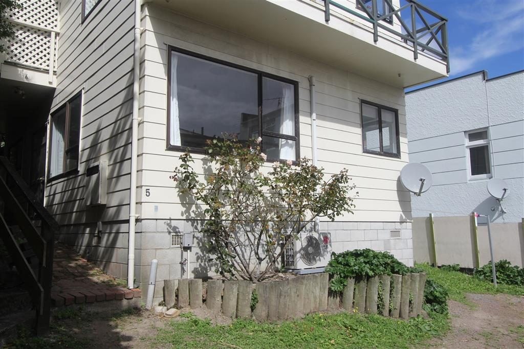 5/51 Austin Street, Mount Victoria, Wellington - Carousel 11