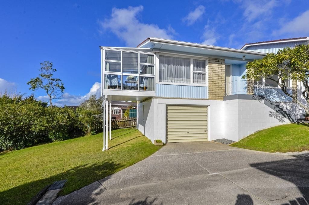 2/12 Downing Street, Glenfield, Auckland - Carousel 2