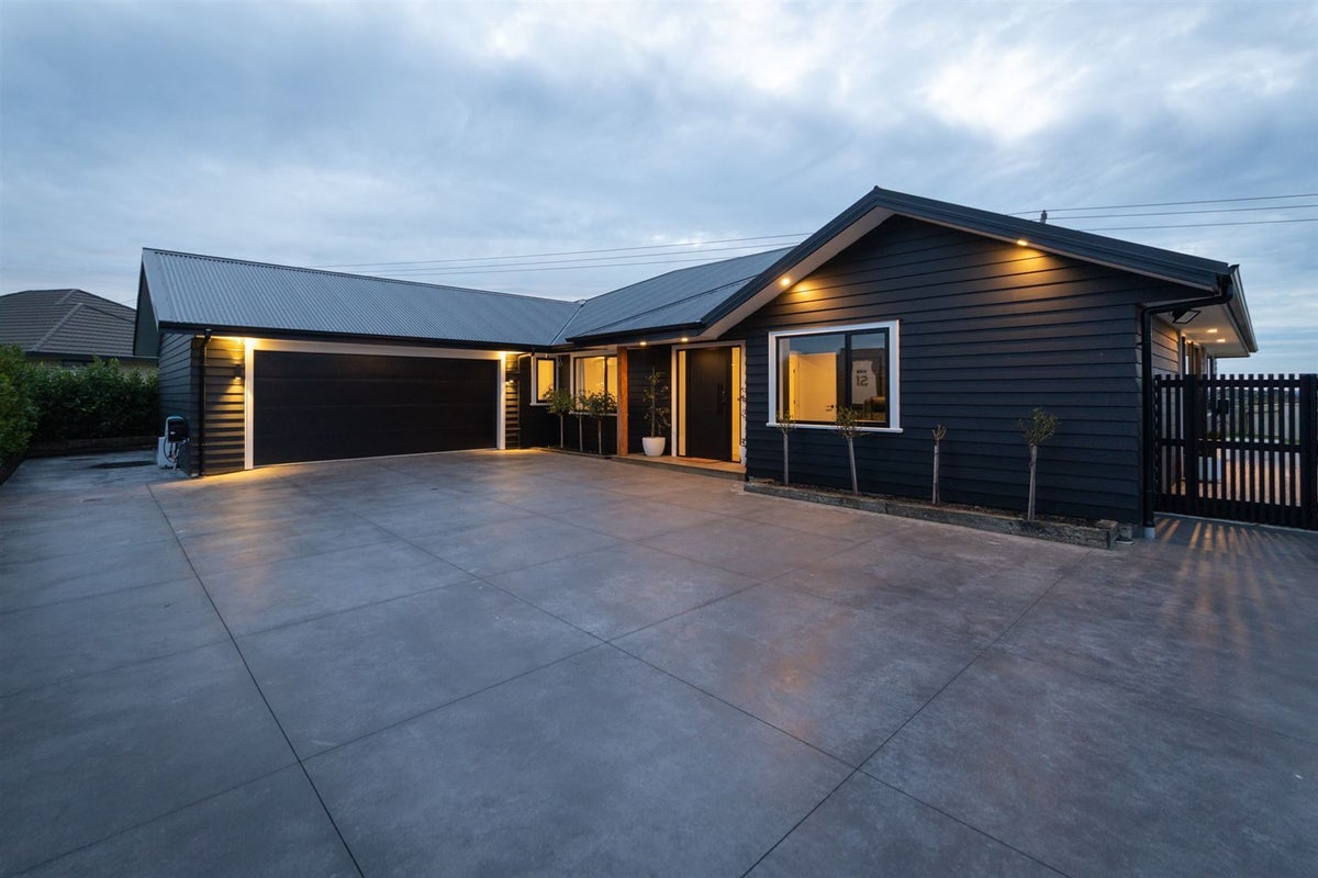 21 Monaco Grove, Fitzherbert, Palmerston North - Carousel 38