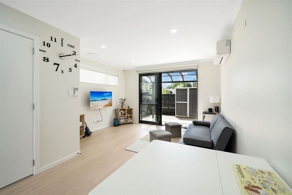 105 Waimumu Road, Massey, Auckland - Carousel 1
