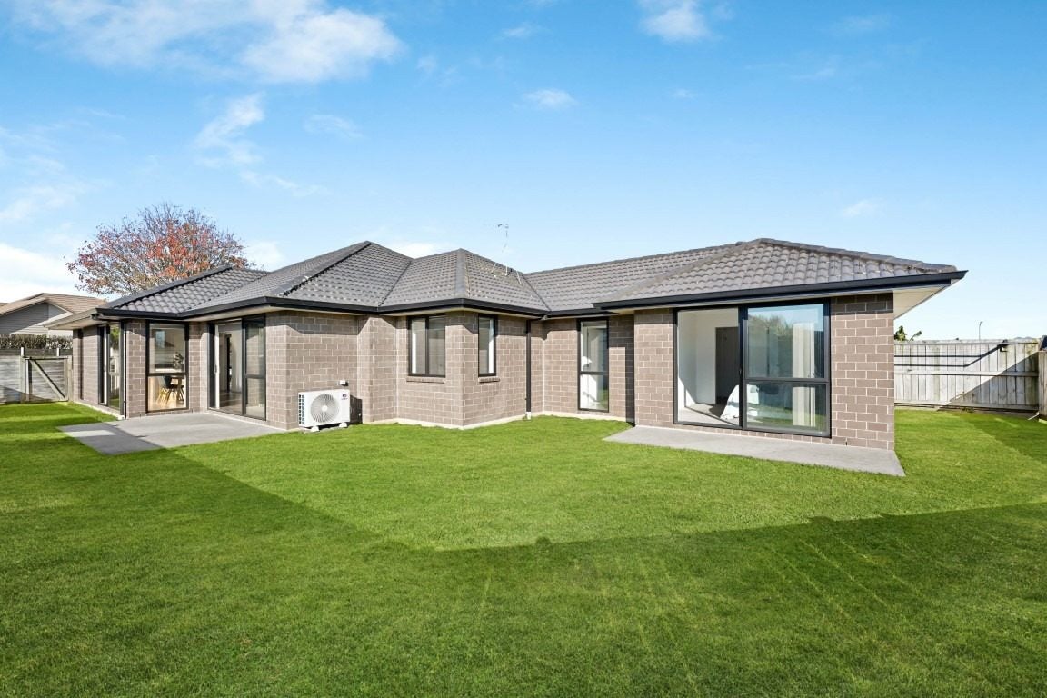 11 Keston Crescent, Flagstaff, Hamilton - Carousel 2