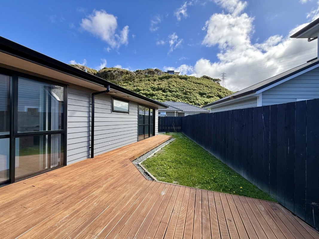 12 Schooner Drive, Whitby, Porirua - Carousel 16