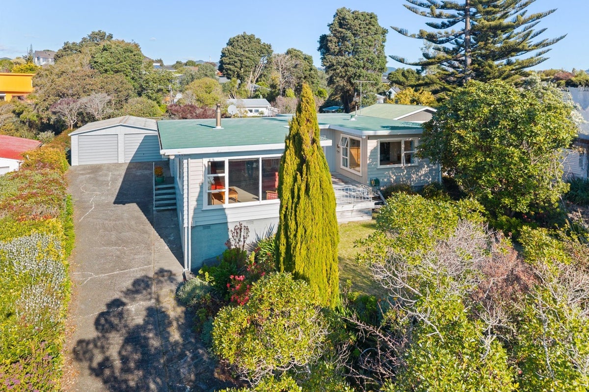 38 Queens Road, Waikanae Beach, Waikanae - Carousel 2