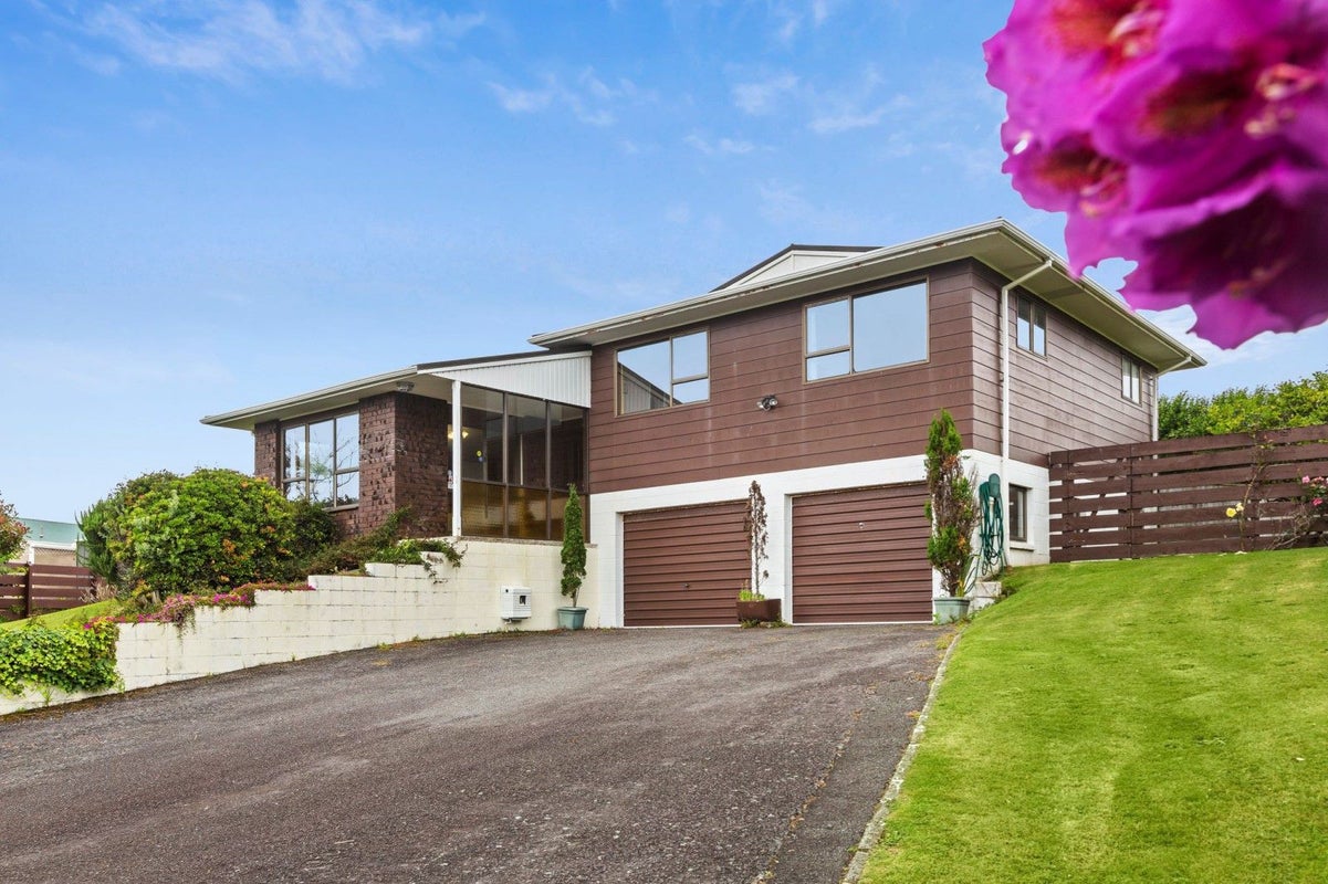 17A Herekawe Drive, Spotswood, New Plymouth - Carousel 1