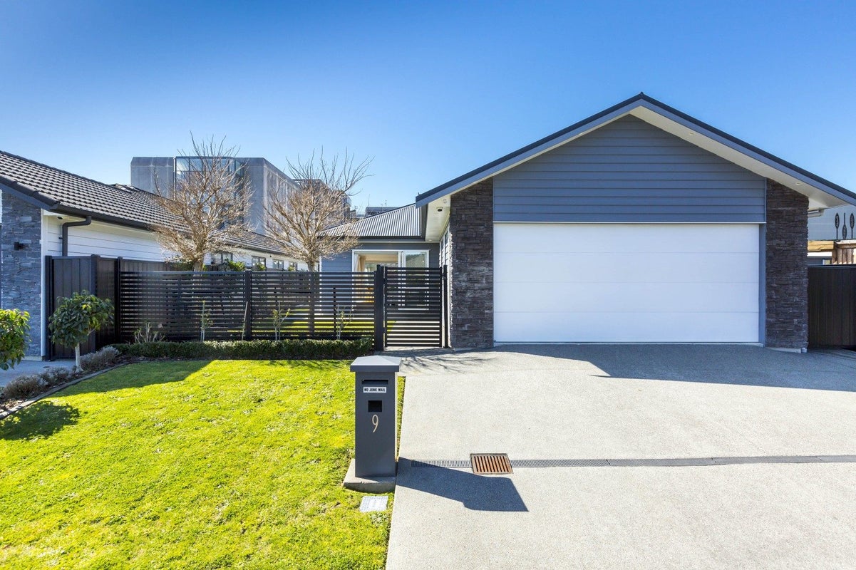 9 Don Griffin Grove, Trentham, Upper Hutt - Carousel 24