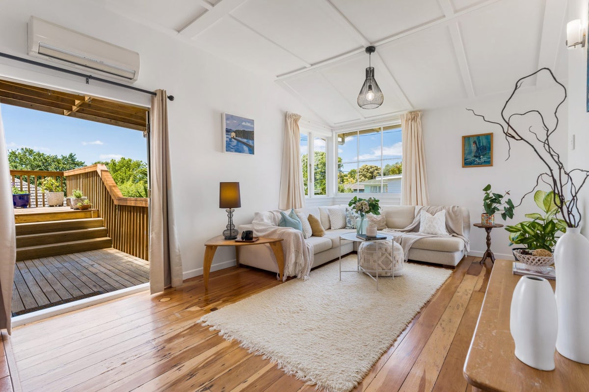 1/74 Beach Haven Road, Beach Haven, Auckland - Carousel 2