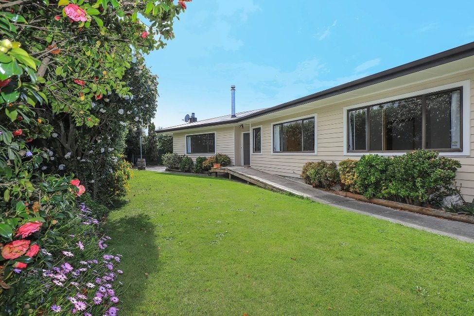 25 Trinity Crescent, Pirimai, Napier - Carousel 1