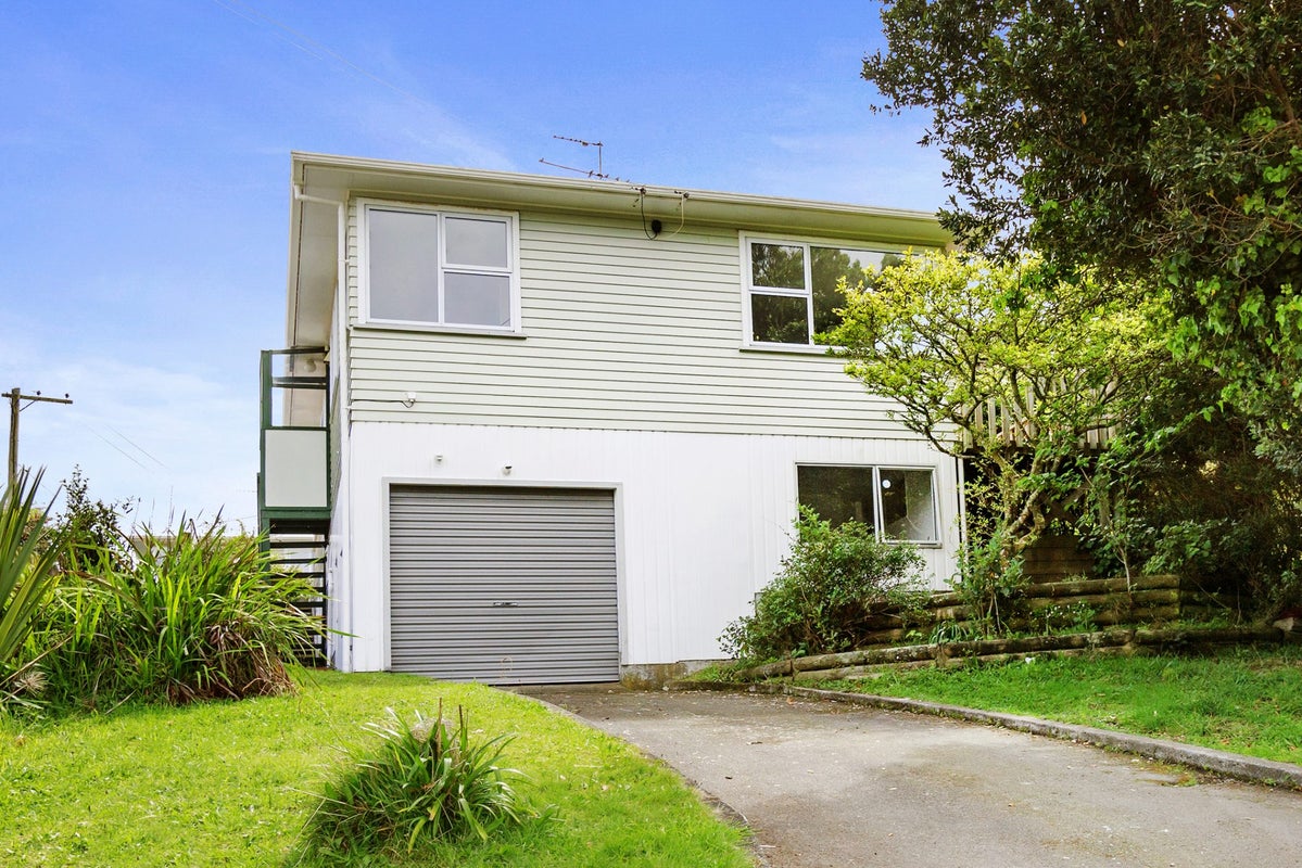 35A Ranui Terrace, Tawa, Wellington - Carousel 2