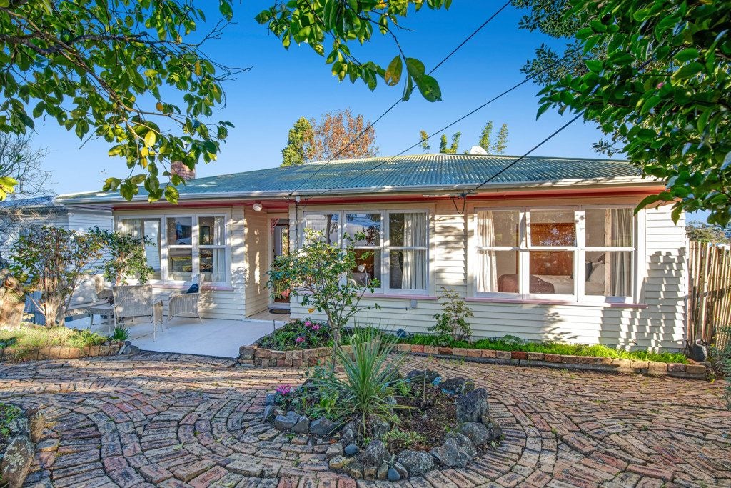 19 View Road, Glenfield, Auckland - Carousel 2