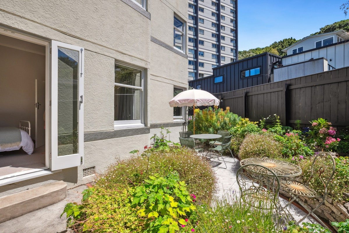 11A Stowe Hill, Thorndon, Wellington - Carousel 2