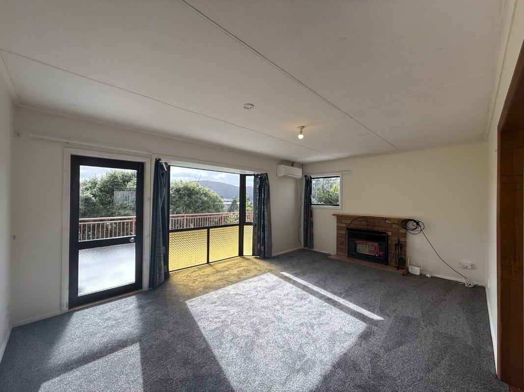 11a  Hillary Street, Tawa, Wellington, Wellington - Carousel 2