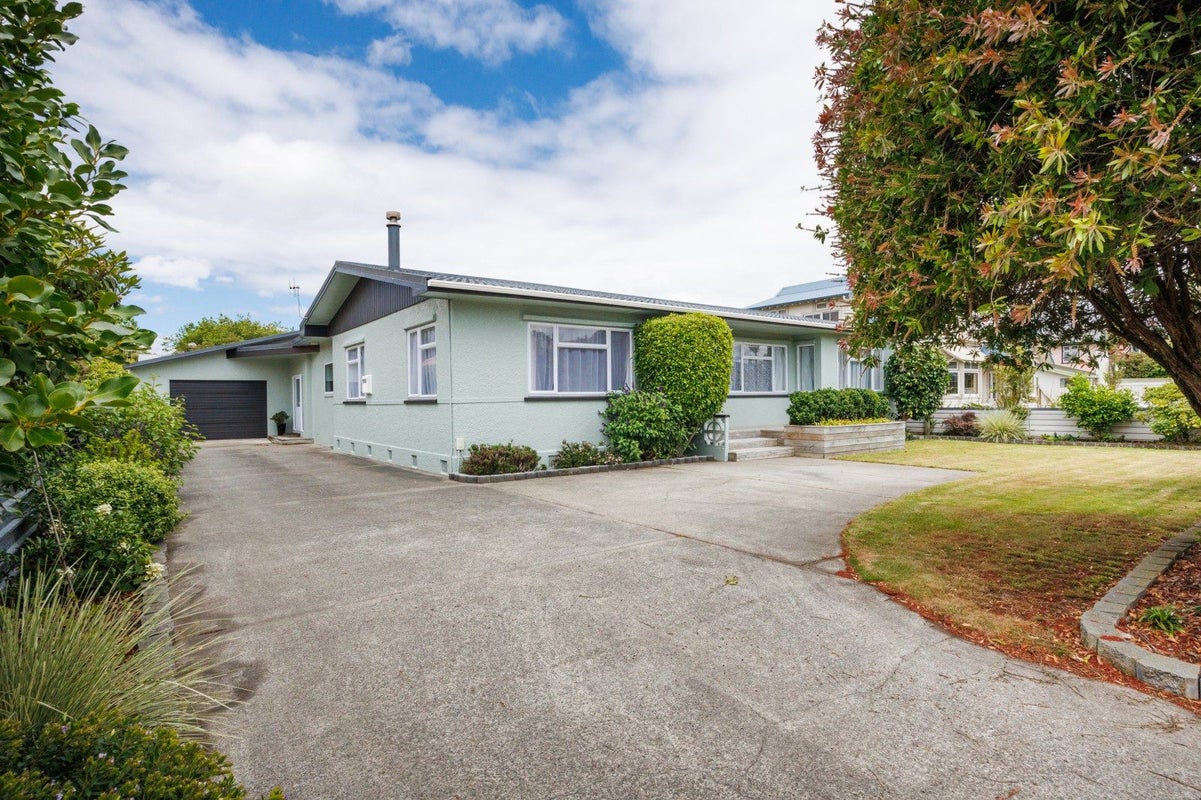 18 St Johns Avenue, Palmerston North - Carousel 1