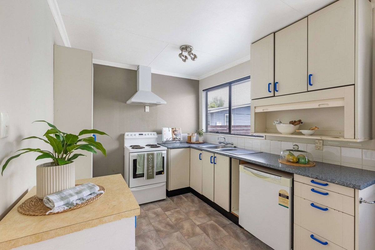 71 Kaimanawa Street, Kelvin Grove, Palmerston North - Carousel 2