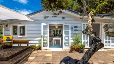 34 Goodwin Avenue, Oneroa, Waiheke Island - Carousel 1