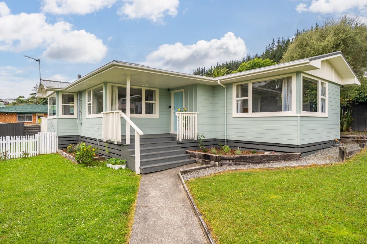 65 Moeraki Road, Maoribank, Upper Hutt - Carousel 1