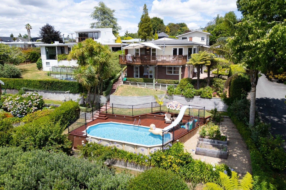 92 Awatere Avenue, Beerescourt, Hamilton - Carousel 1