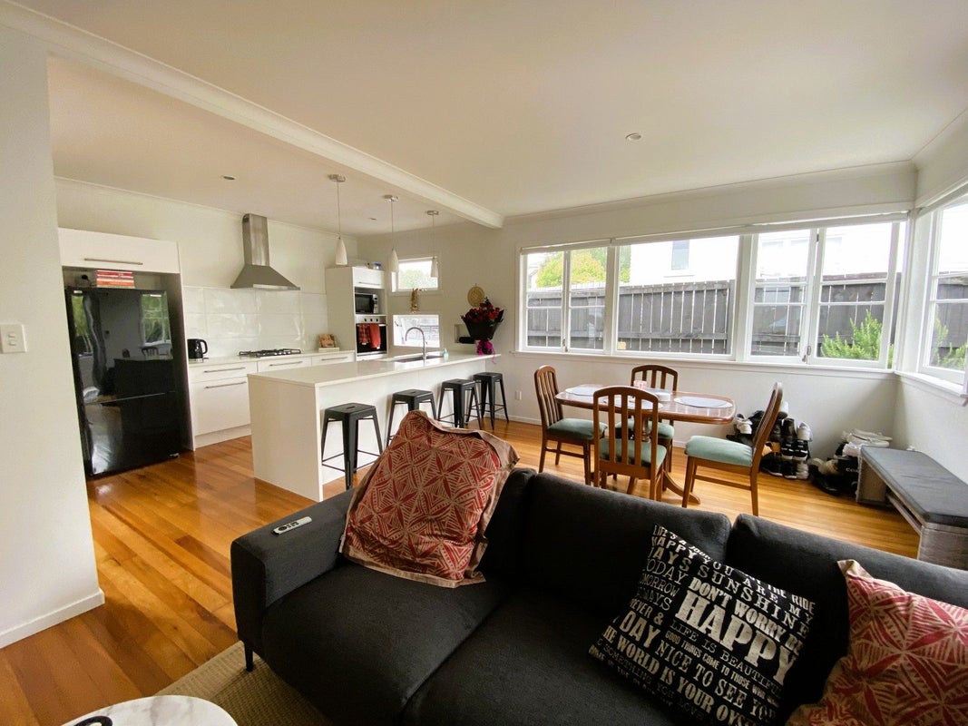 9 Ridout Street, Maeroa, Hamilton - Carousel 2