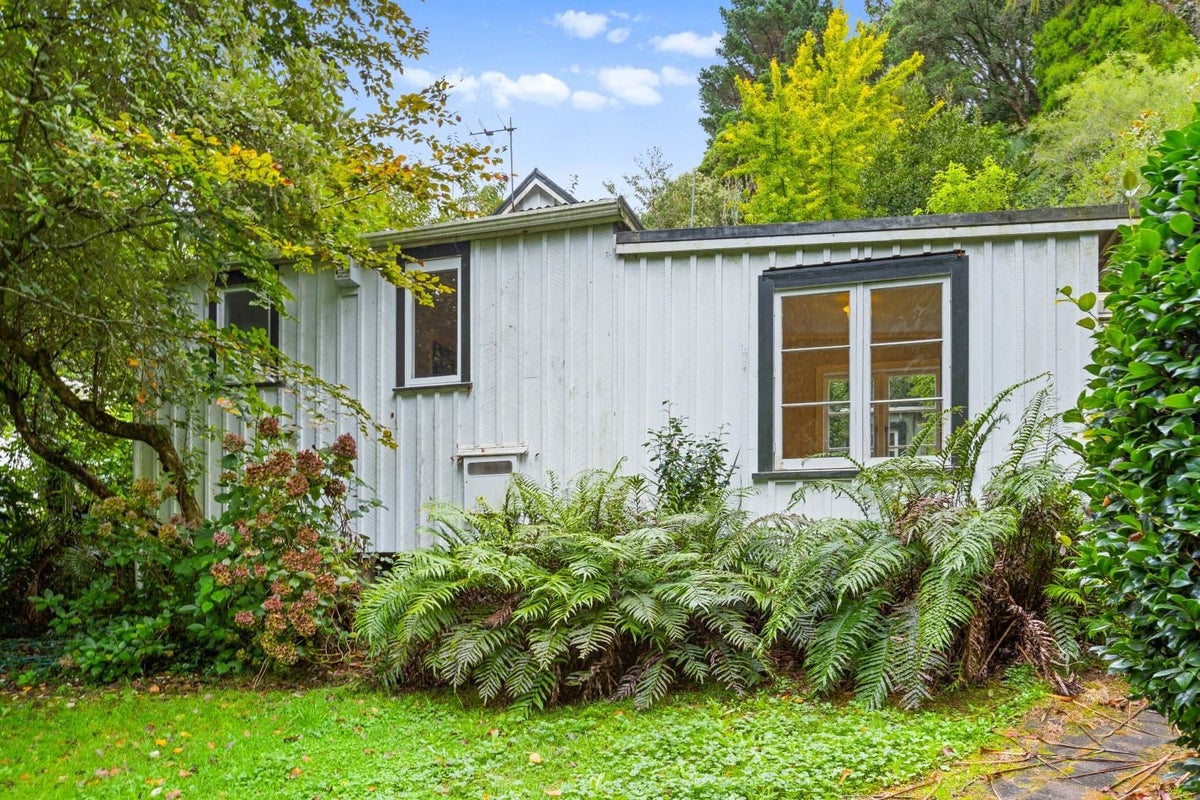 12B Marina Grove, Frankleigh Park, New Plymouth - Carousel 2