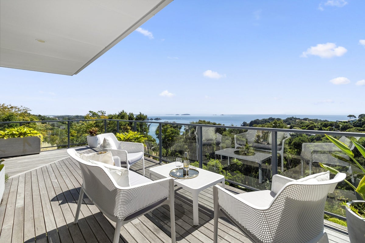 93 Queens Drive, Oneroa, Waiheke Island - Carousel 2