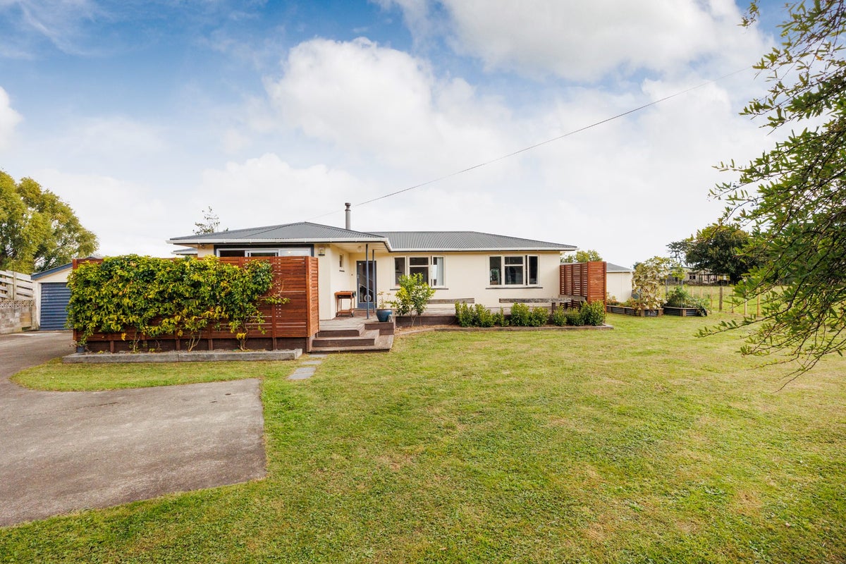 1029 Rangitikei Line, Newbury, Palmerston North - Carousel 24