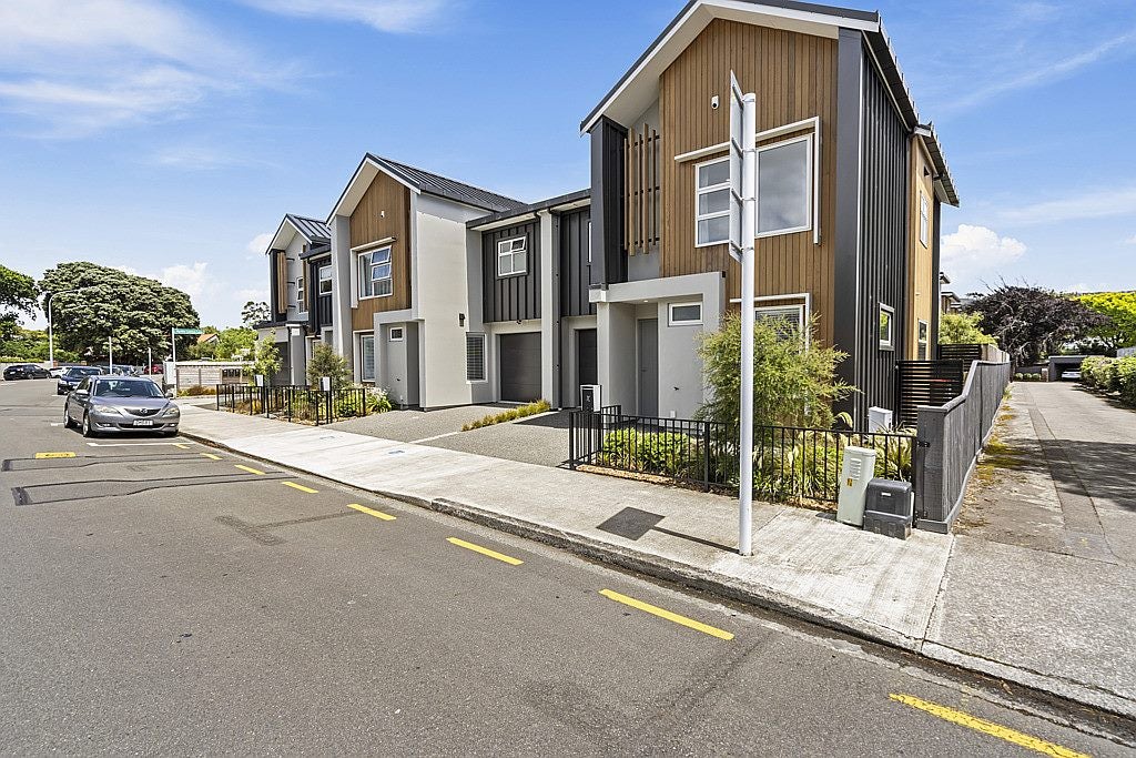 7C Bloomfield TCE, Hutt Central, Lower Hutt - Carousel 2