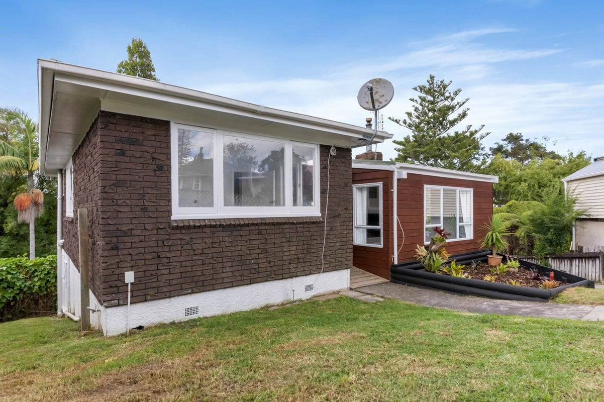 9 Surat Place, Glen Eden, Auckland - Carousel 2
