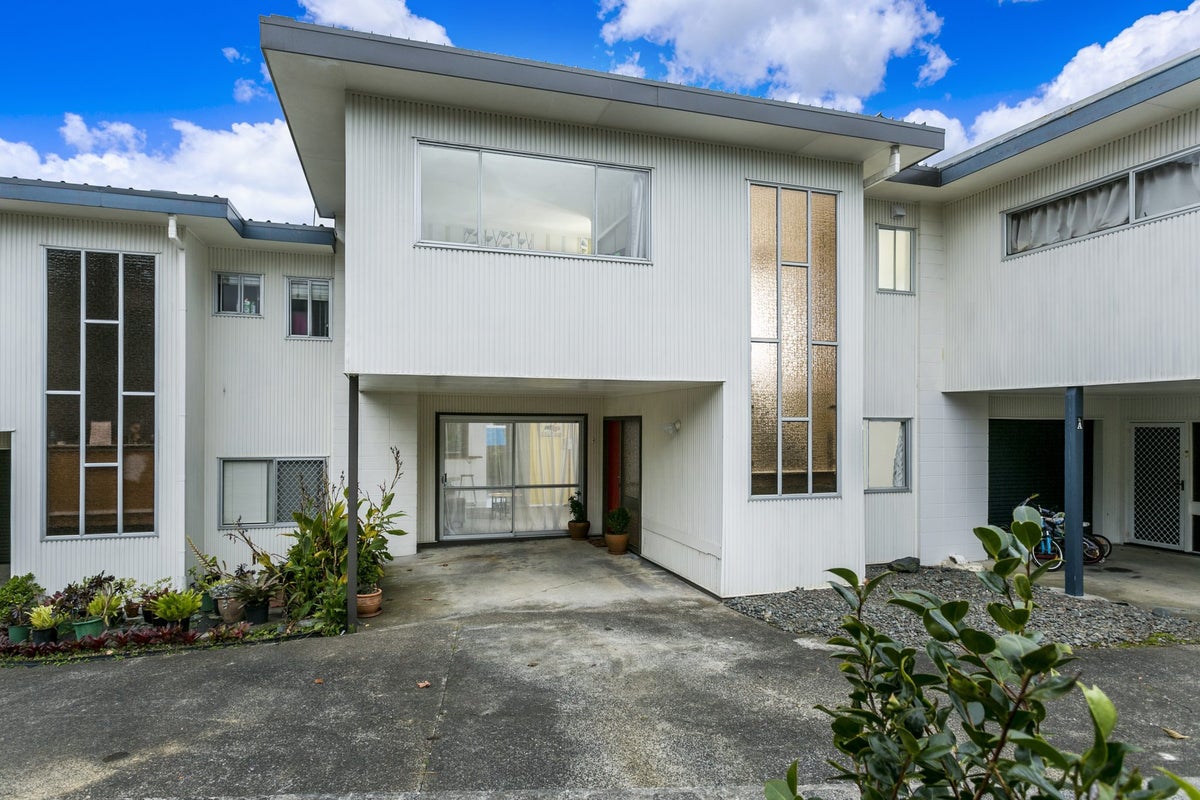 2/4 Coronation Road, Glenfield, Auckland - Carousel 2