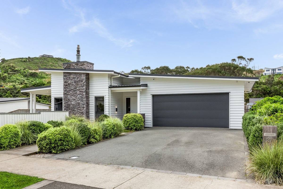28 Banks Boulevard, Whitby, Porirua - Carousel 1