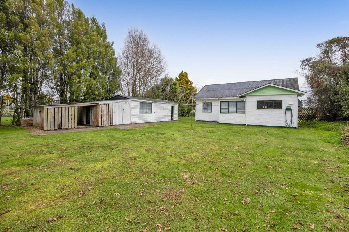 11 Denmark Terrace, Midhirst, Stratford - Carousel 17