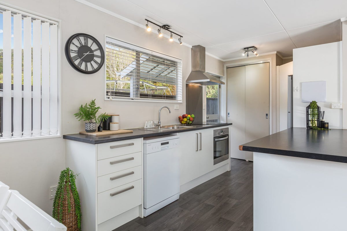 2/52 Tawhai Street, Stokes Valley, Lower Hutt - Carousel 2