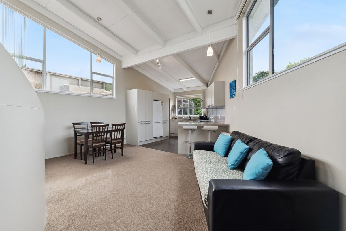 27 Baring Terrace, Strandon, New Plymouth - Carousel 2