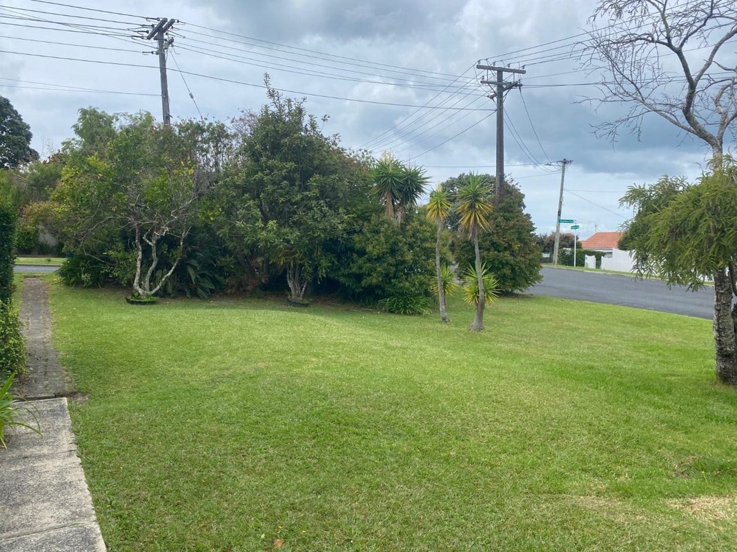 1/2 Scarboro Terrace, Murrays Bay, Auckland - Carousel 16