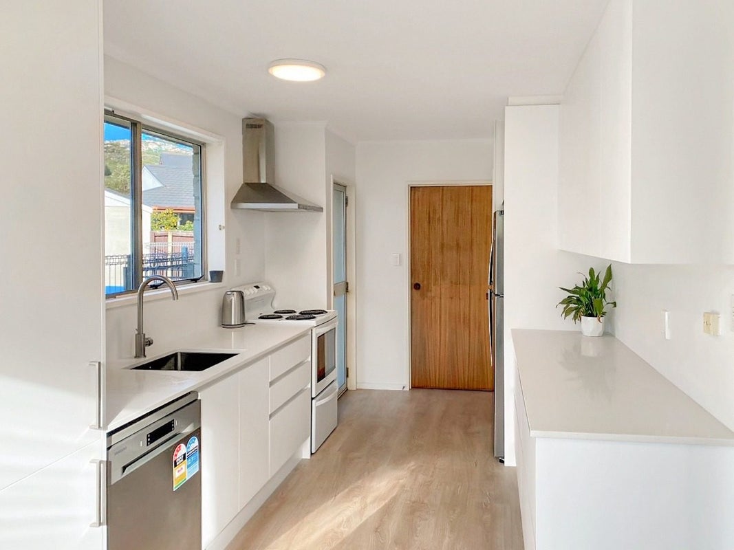 15 Karen Lane, Beckenham, Christchurch - Carousel 2