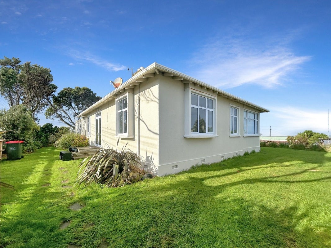 1 Ashton Terrace, Castlecliff, Whanganui - Carousel 1