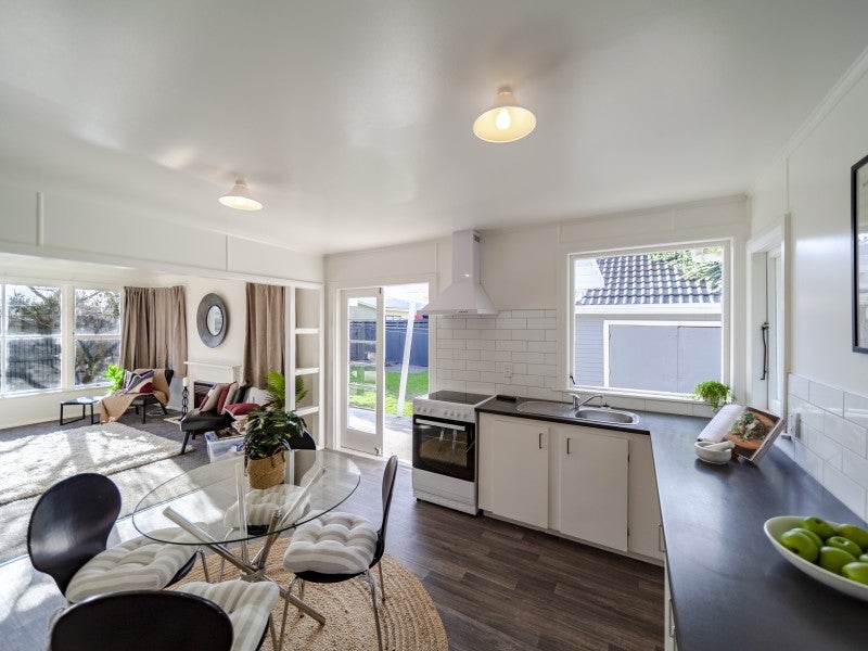 8 Mason Avenue, Maraenui, Napier - Carousel 1