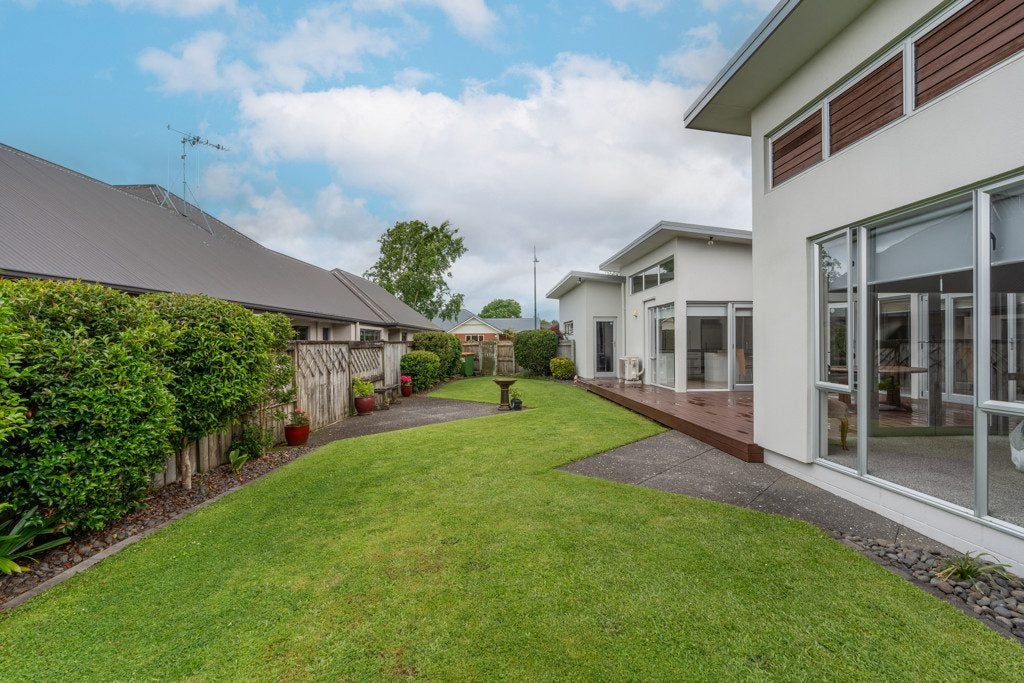 92 St James Drive, Huntington, Hamilton - Carousel 22