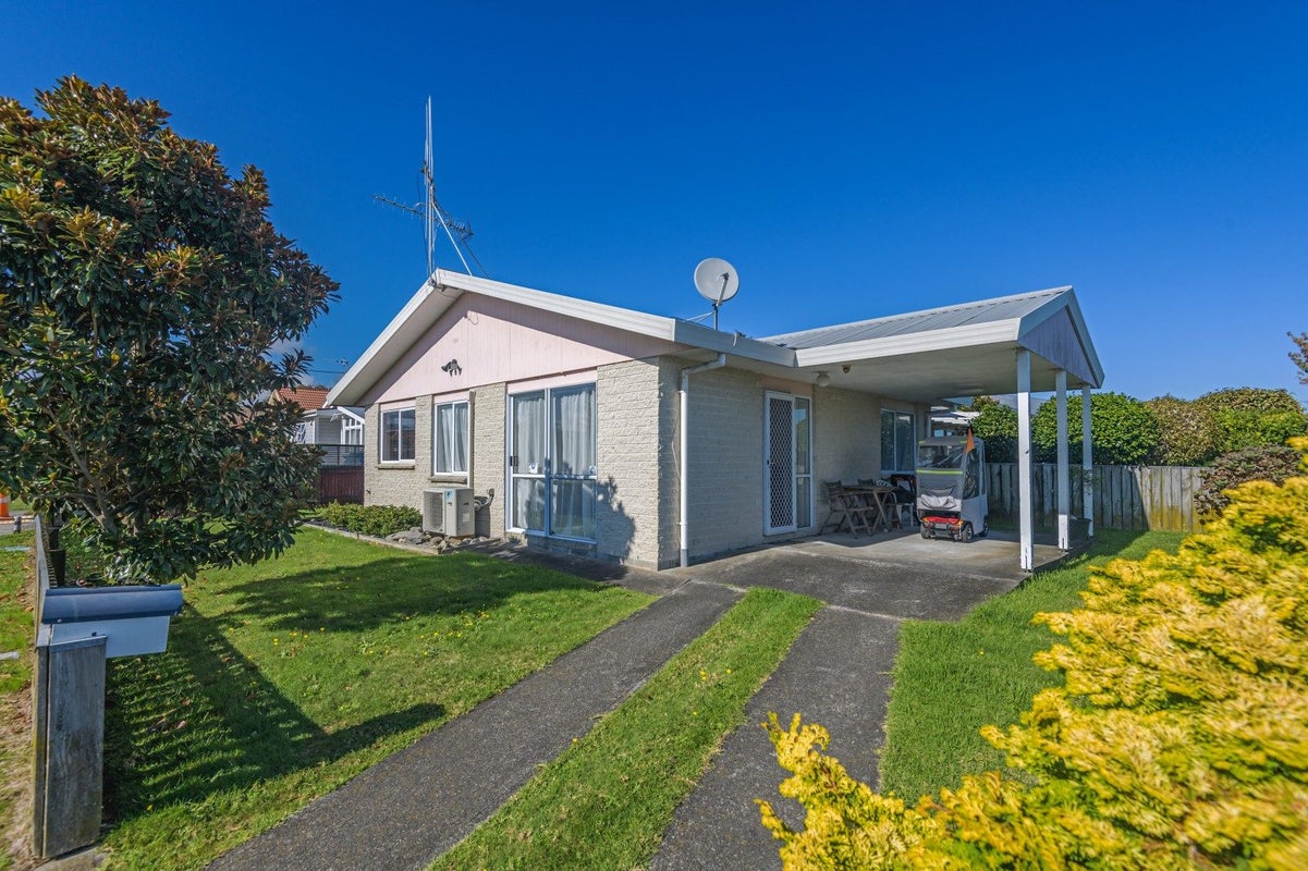 9 Saxton Road, Upper Vogeltown, New Plymouth - Carousel 1