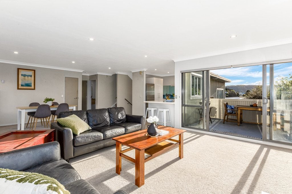 9 Paremata Drive, Paremata, Porirua - Carousel 2