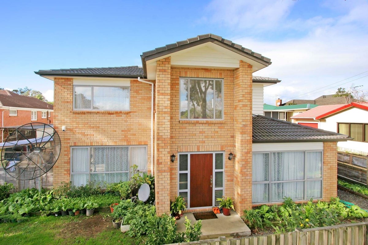256 Bucklands Beach Road, Bucklands Beach, Auckland - Carousel 1