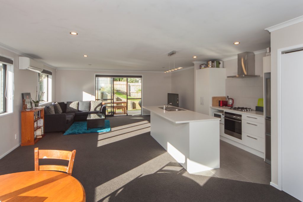 8 Karika Place, Massey, Auckland - Carousel 1