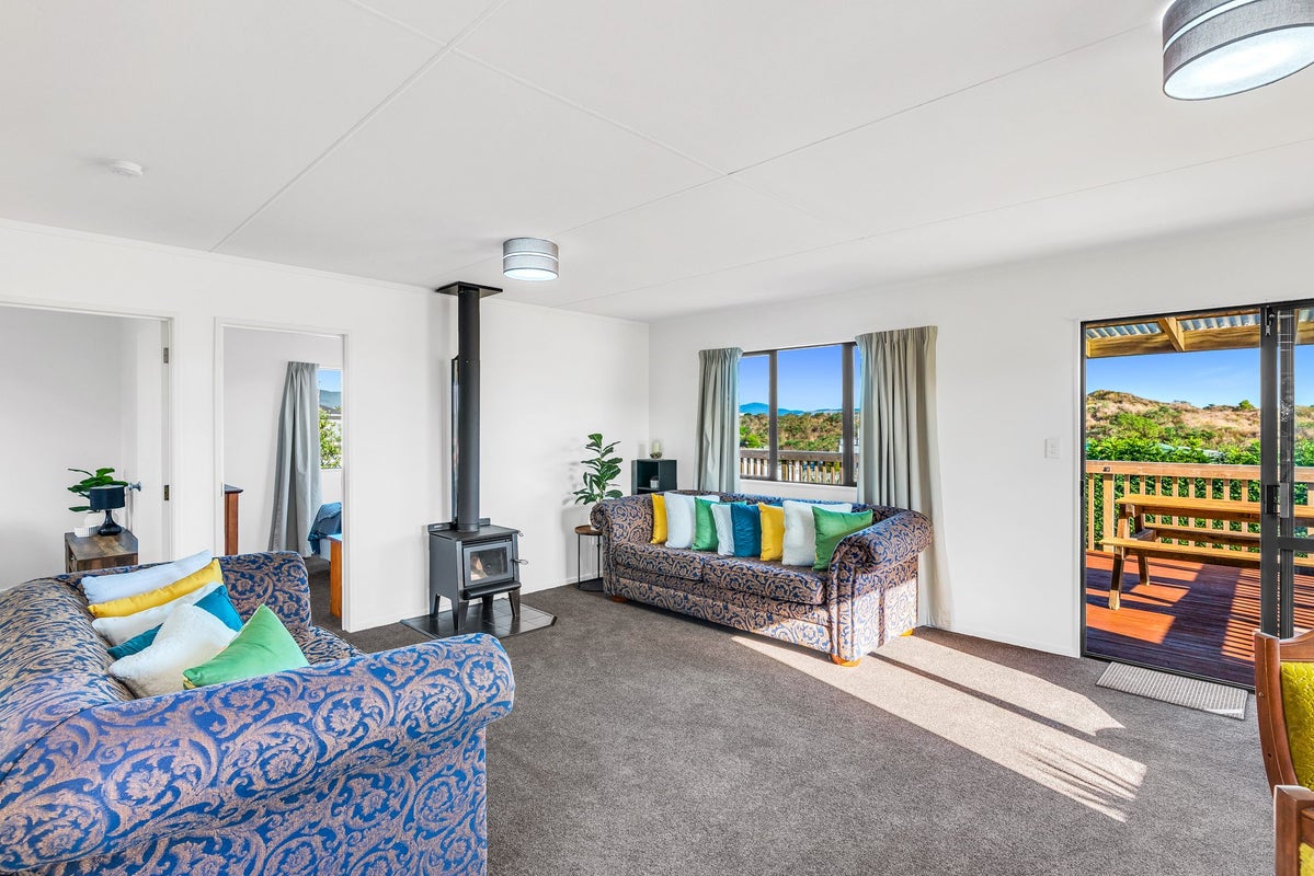 3 James Street, Waikawa Beach, Manakau - Carousel 2