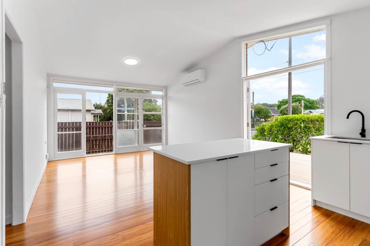 1/26 Warwick Street, Western Springs, Auckland - Carousel 2