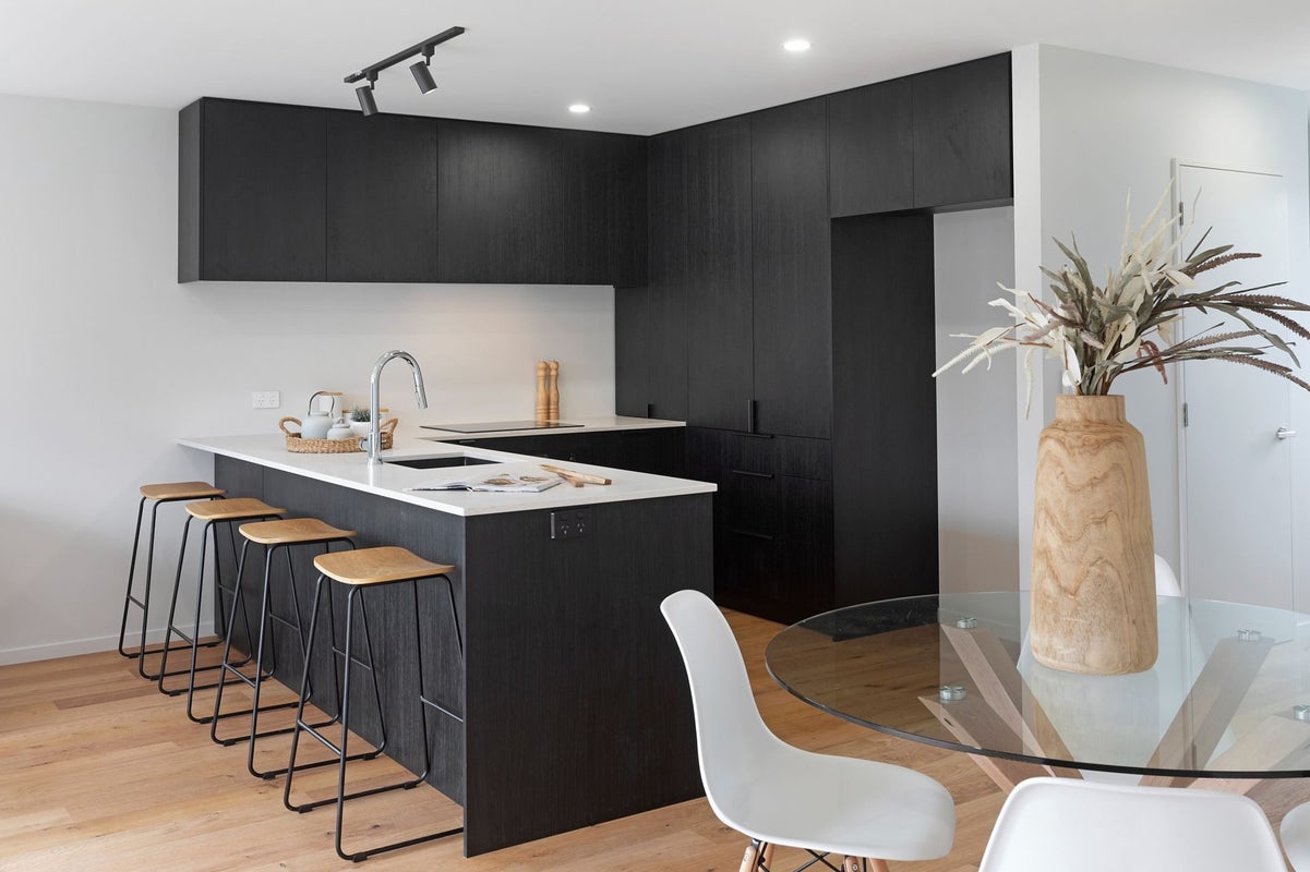 2/117 Hills Road, Edgeware, Christchurch - Carousel 2