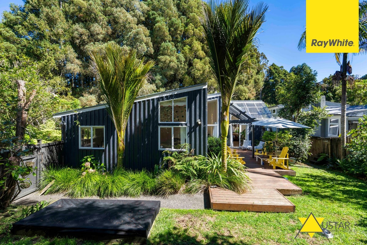 83 Woodlands Park Road, Titirangi, Auckland - Carousel 2