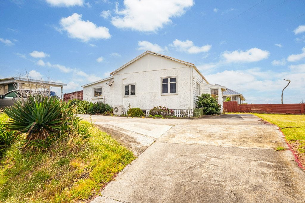 16 Egmont Street, Castlecliff, Whanganui - Carousel 1