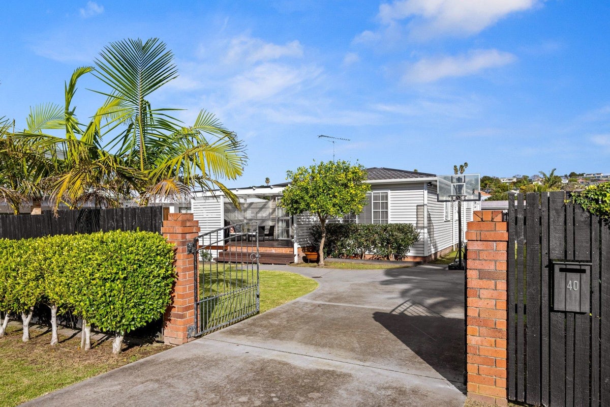 40 Walton Street, Red Beach, Whangaparaoa - Carousel 1