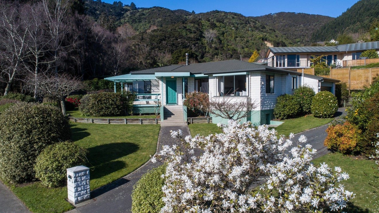 4 Strathaven Place, Atawhai, Nelson - Carousel 1