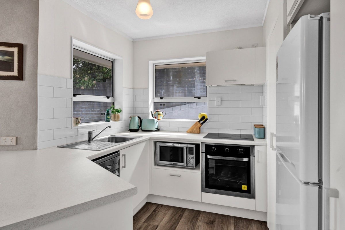 3/4 Scott Street, Moturoa, New Plymouth - Carousel 1